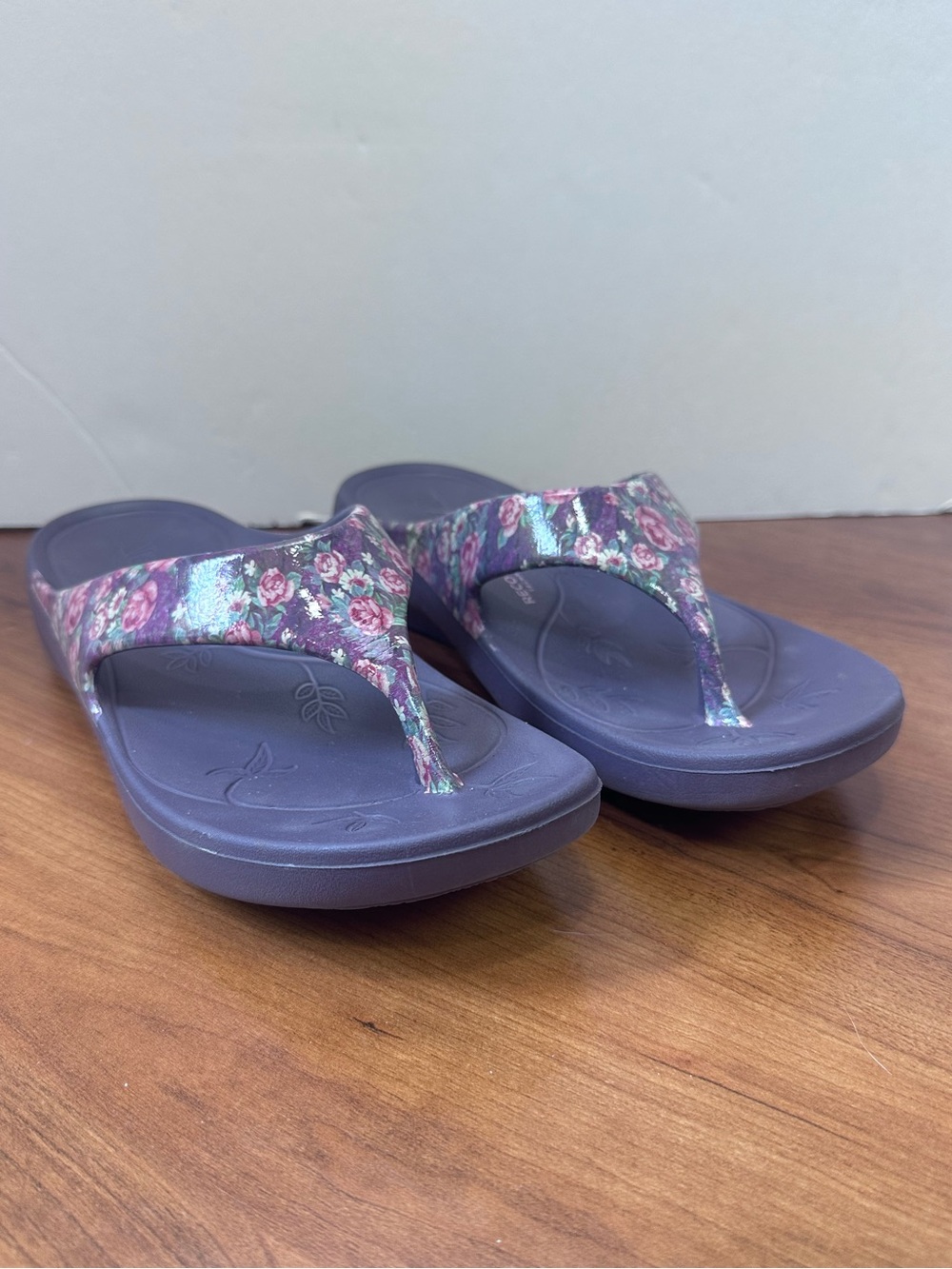 Alegria Floral Thong Sandals with Recover Me Technology Sz 39 US 9